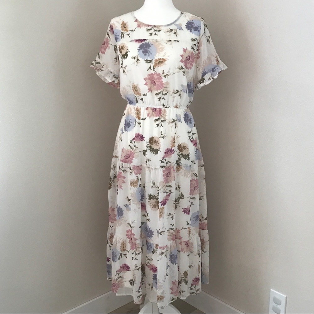 Ivory and Floral Short Sleeve Midi Dress Large